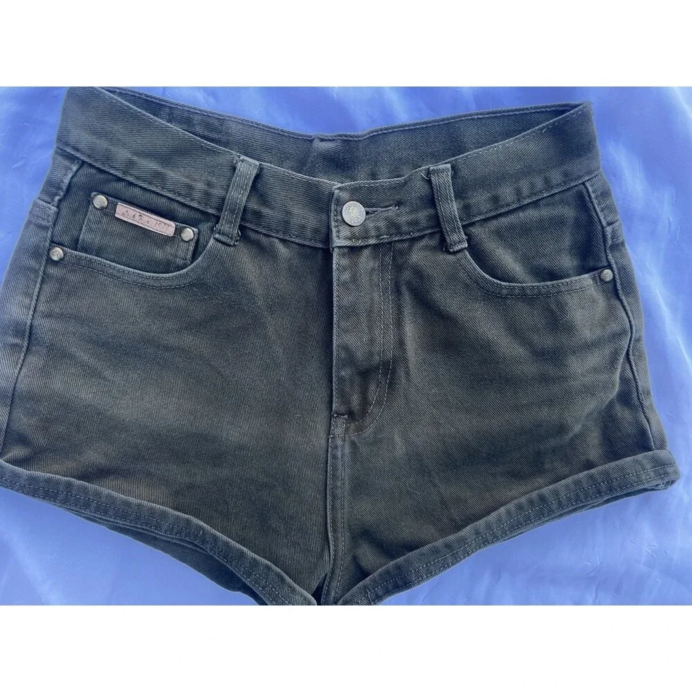 Vintage 1990s “ Look Trend 1977 “Olive Green Denim Shorts Long Lasting Material